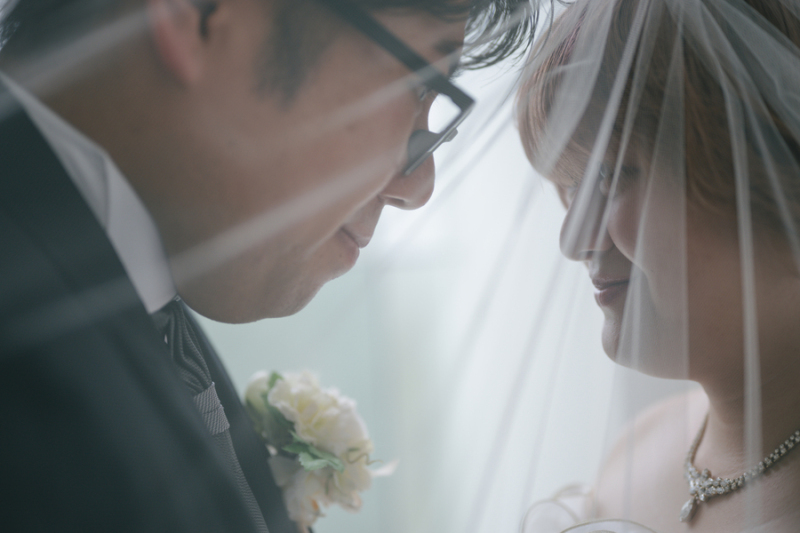 ベールに包まれて