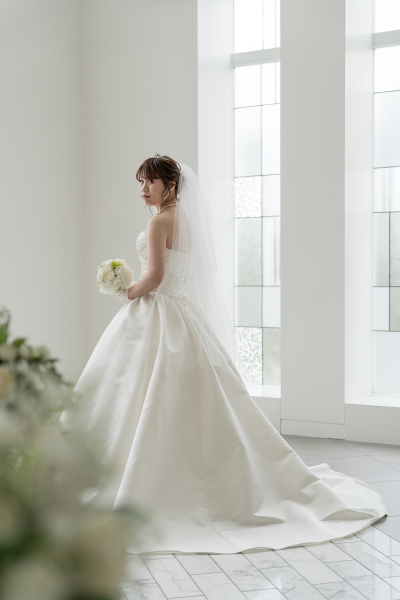 シンプルで光沢のあるドレスです!