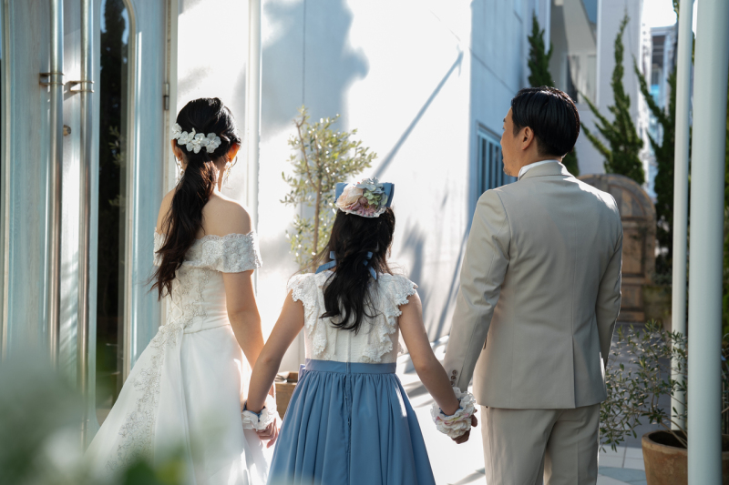親子で仲良く手つなぎます♡