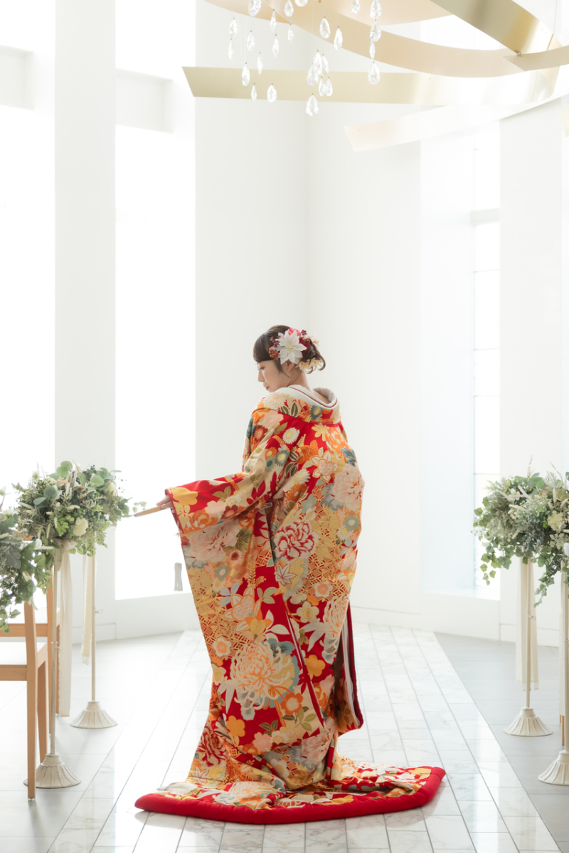 鮮やかなデザインの色打掛