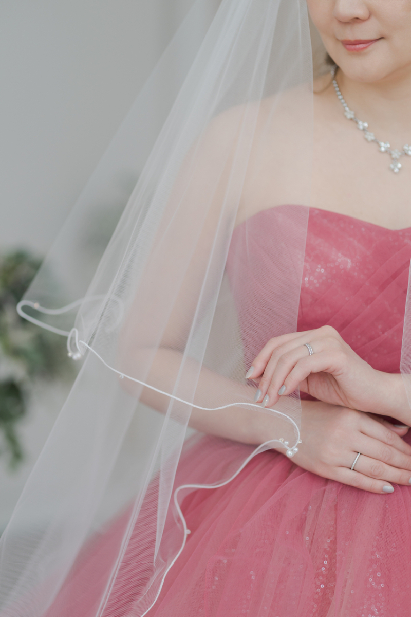 カラードレスにベールの組み合わせです