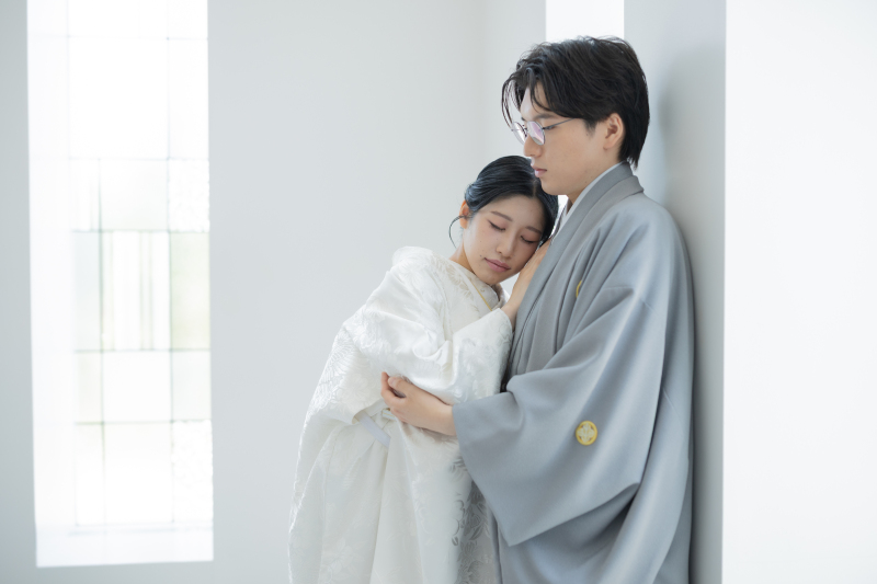 寄り添う姿とやわらかな光