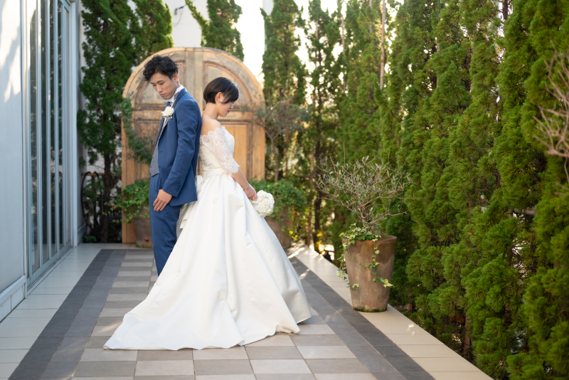 タキシードの青とドレスの白がとっても映えますね！