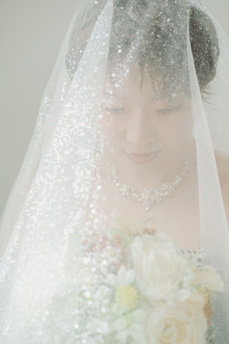 光とベールが織りなす一瞬