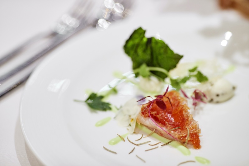 【期間限定】基本料50%オフ◆洋装1着_チャペルフォト+会食プラン|全データ&アルバム1冊&6名分のお食事代付き☆