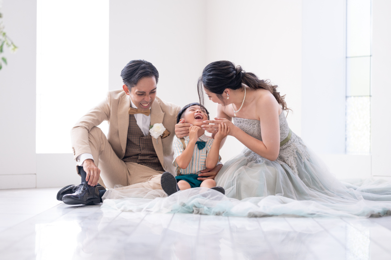 【期間限定】基本料50%オフ◆洋装2着_チャペルフォト+会食プラン|全データ&アルバム1冊&6名分のお食事代付き☆