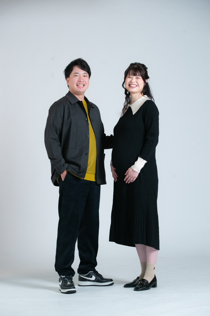 私服姿でシンプルに。