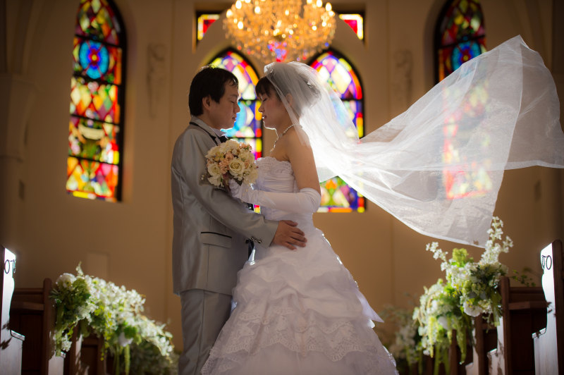 ベールをなびかせて