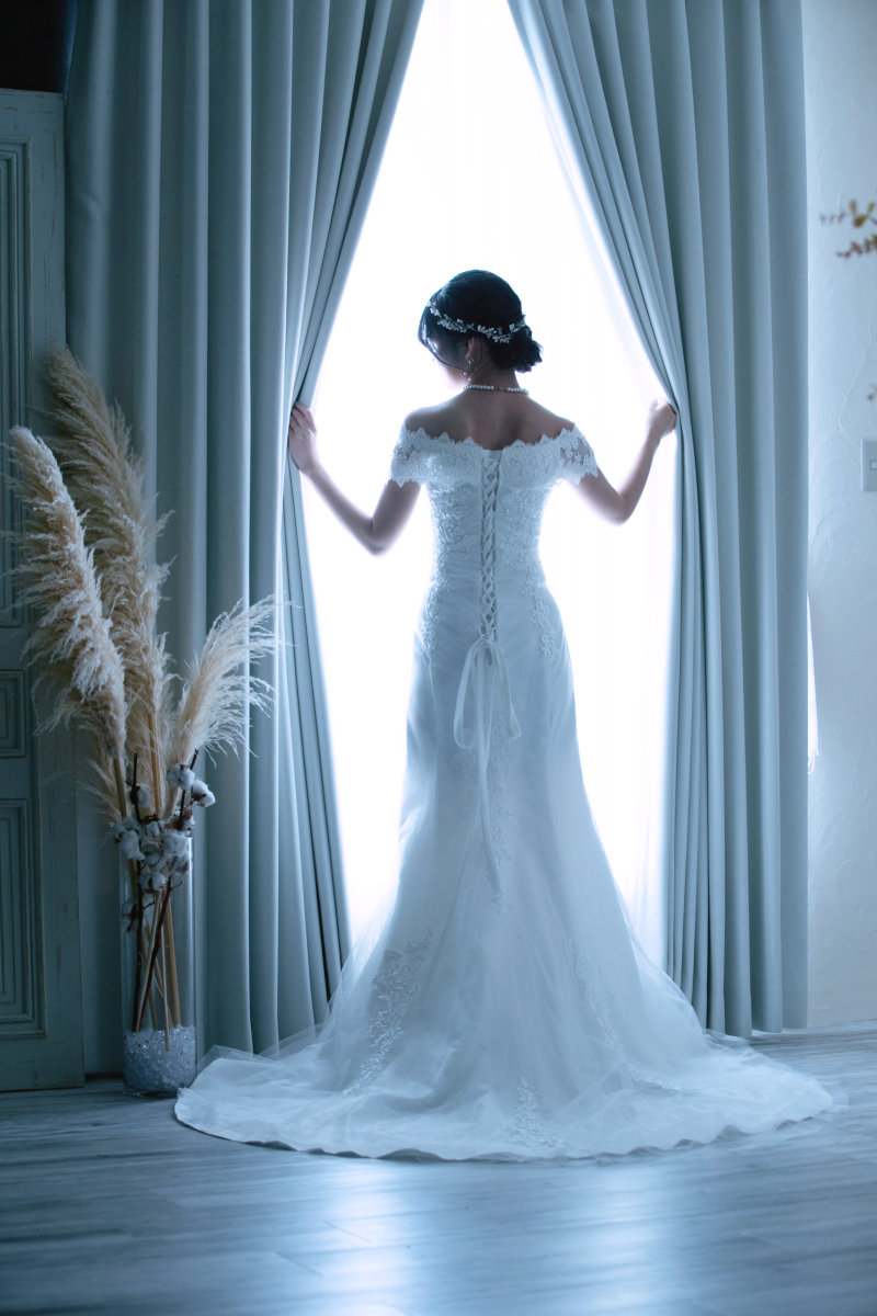 光をまとう背中