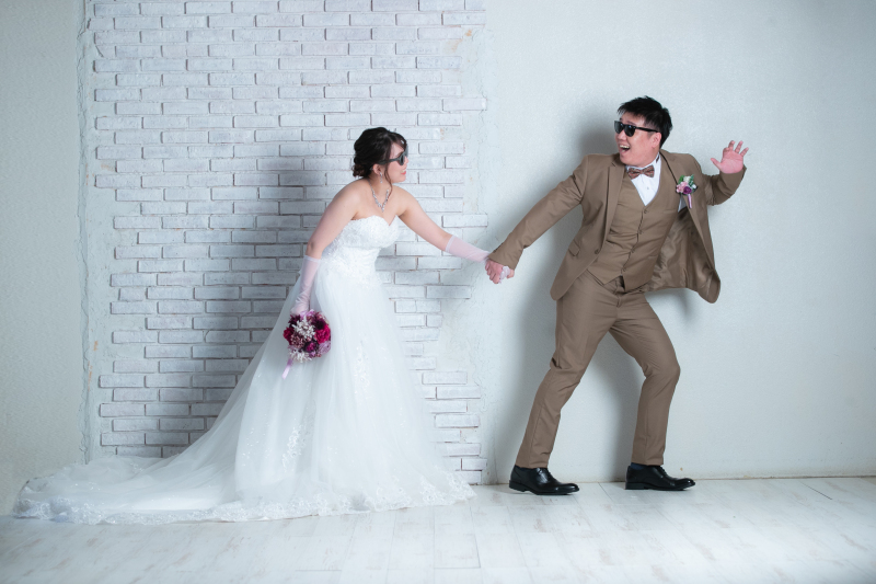 【洋装】ユーモアあふれるお二人らしい撮影