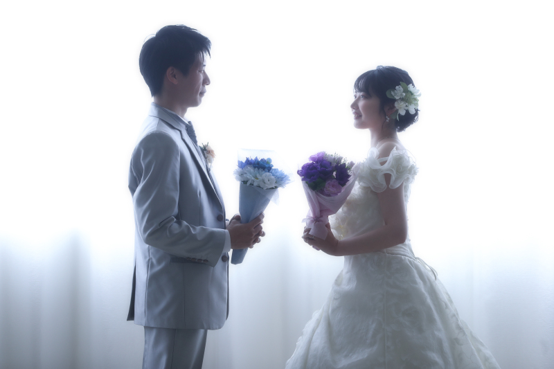 お互いの誕生石をイメージして作られた花束✿