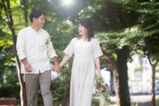 お2人らしさが溢れる私服での撮影