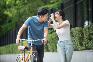 ドレスもカジュアルも