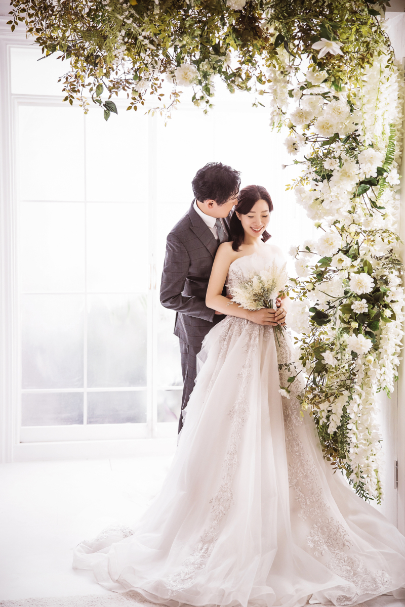 白いお花と一緒に