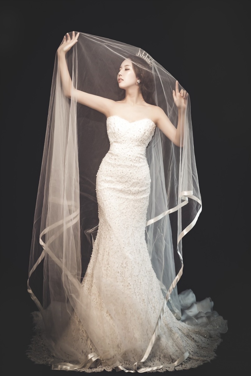 シックに黒背景で