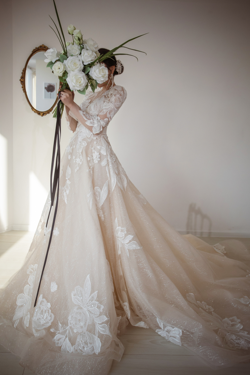 顔を隠したショット