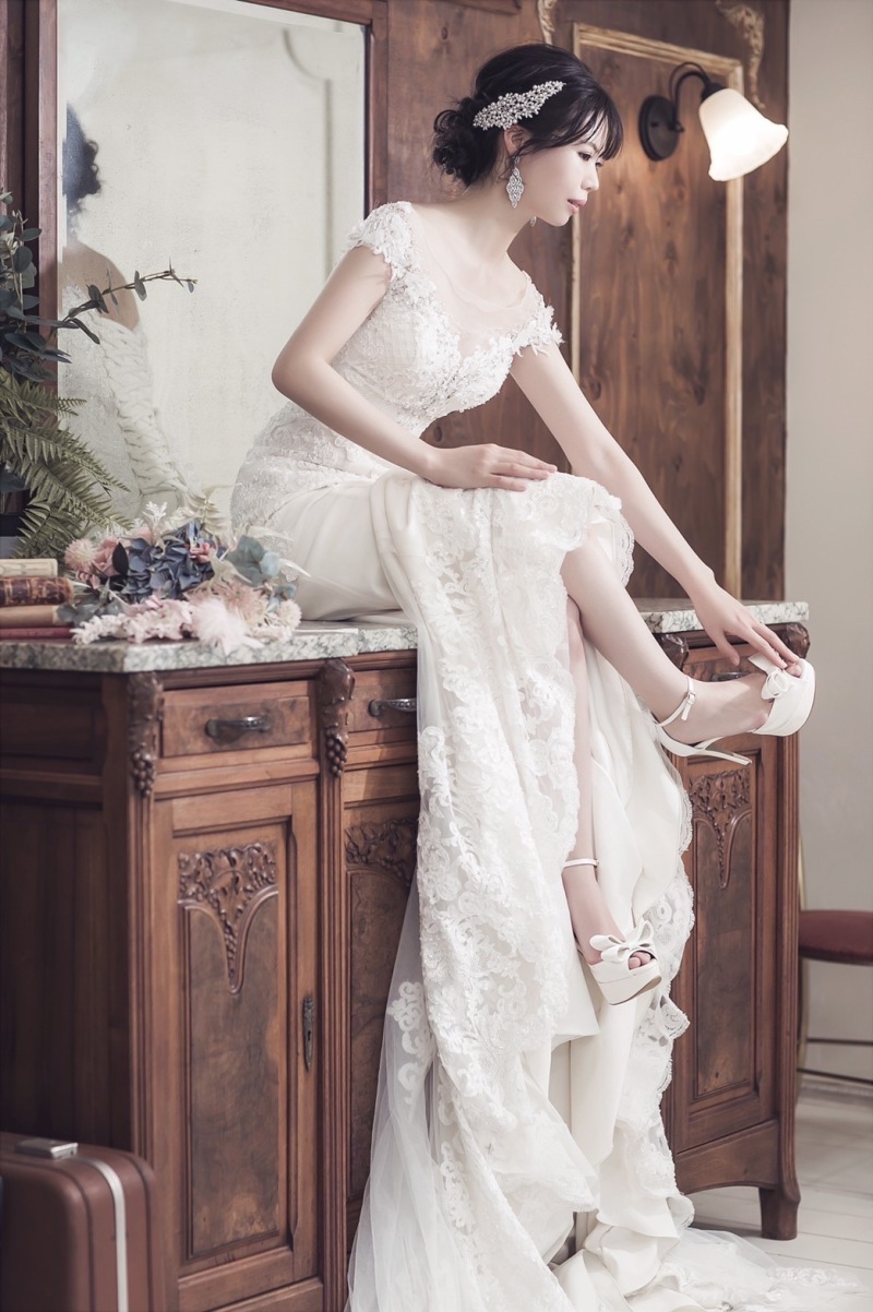 靴を履くシーン