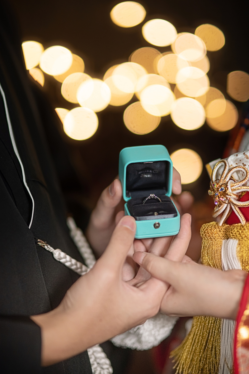 指輪を持って♪