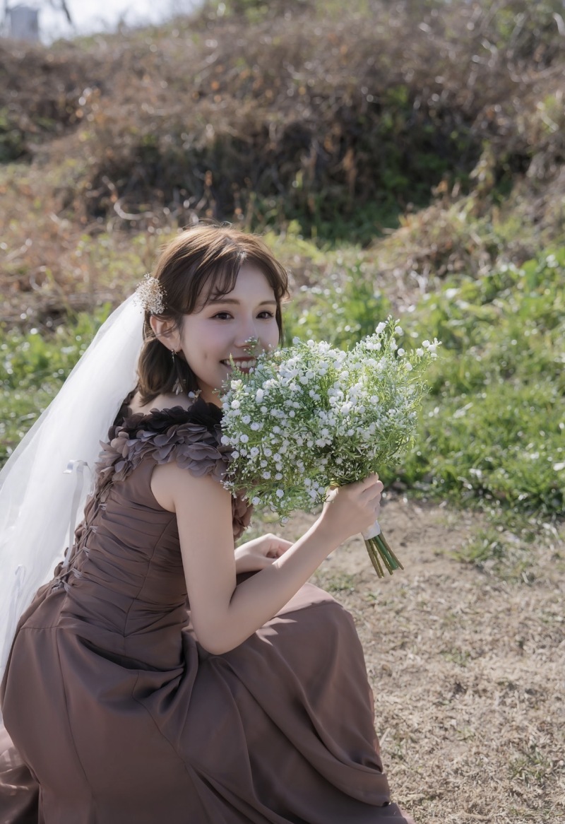 ご新婦様はかすみ草を持って可愛らしく♡