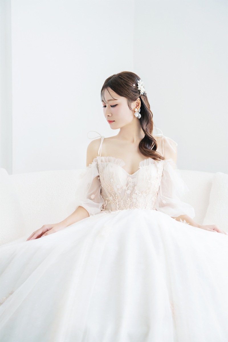 ソファに座って