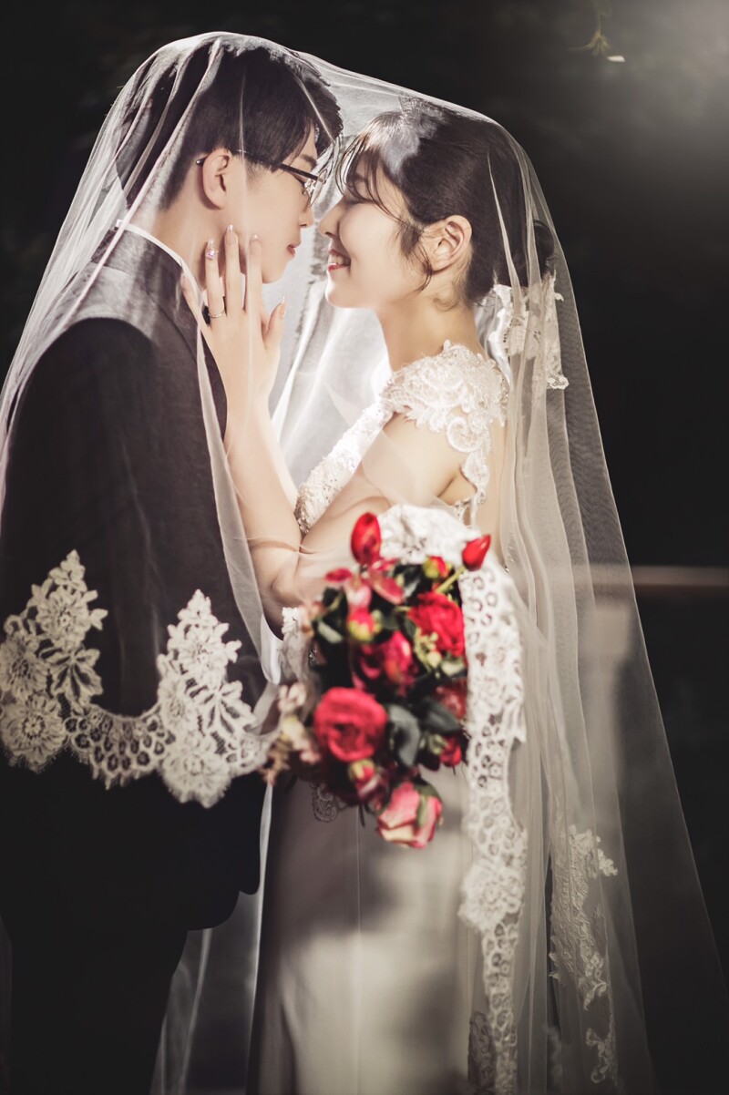 ベールをかぶってロマンチックに