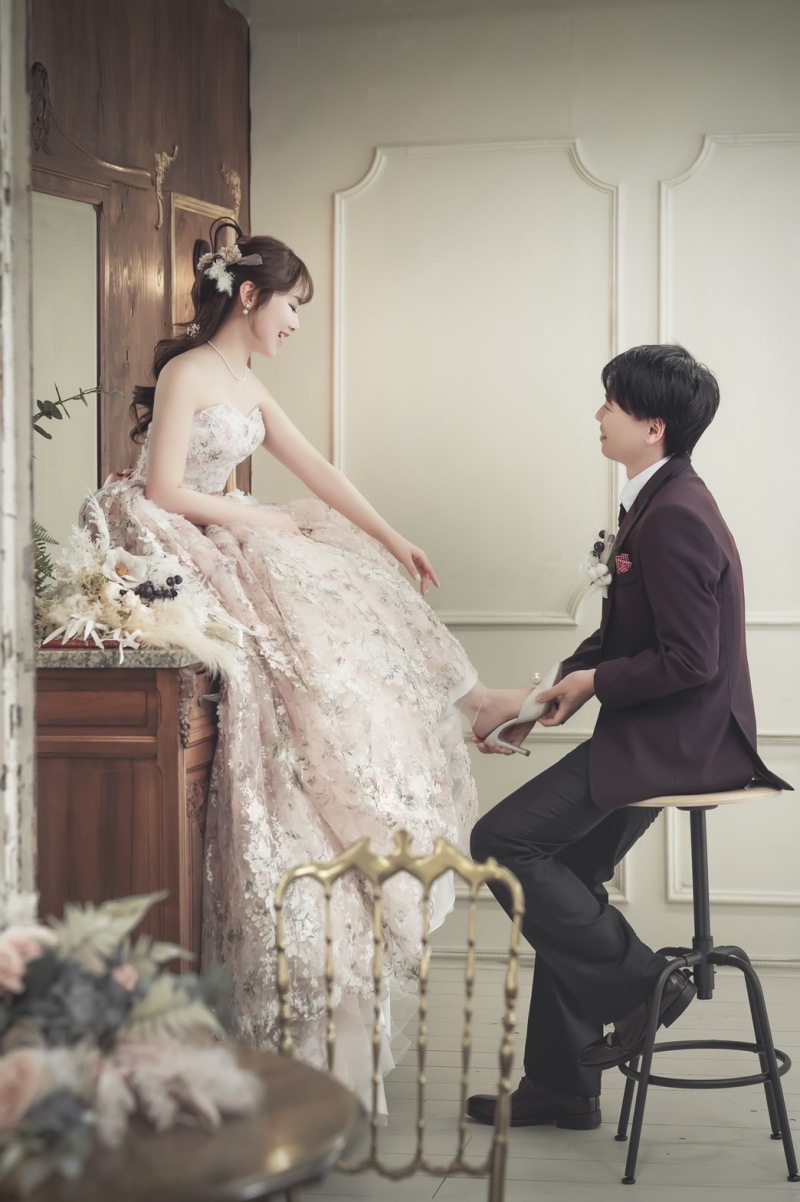 座ったシンデレラポーズ