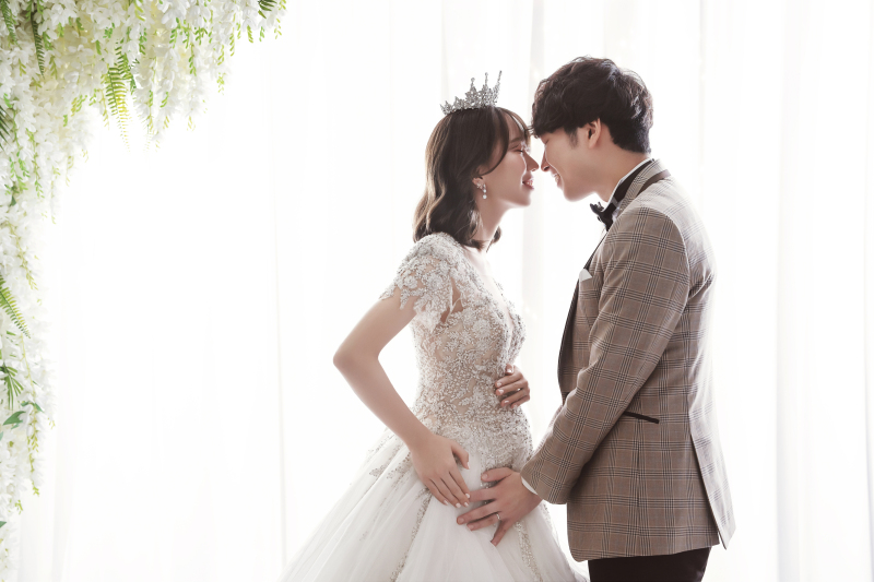 お腹を支えながら♡