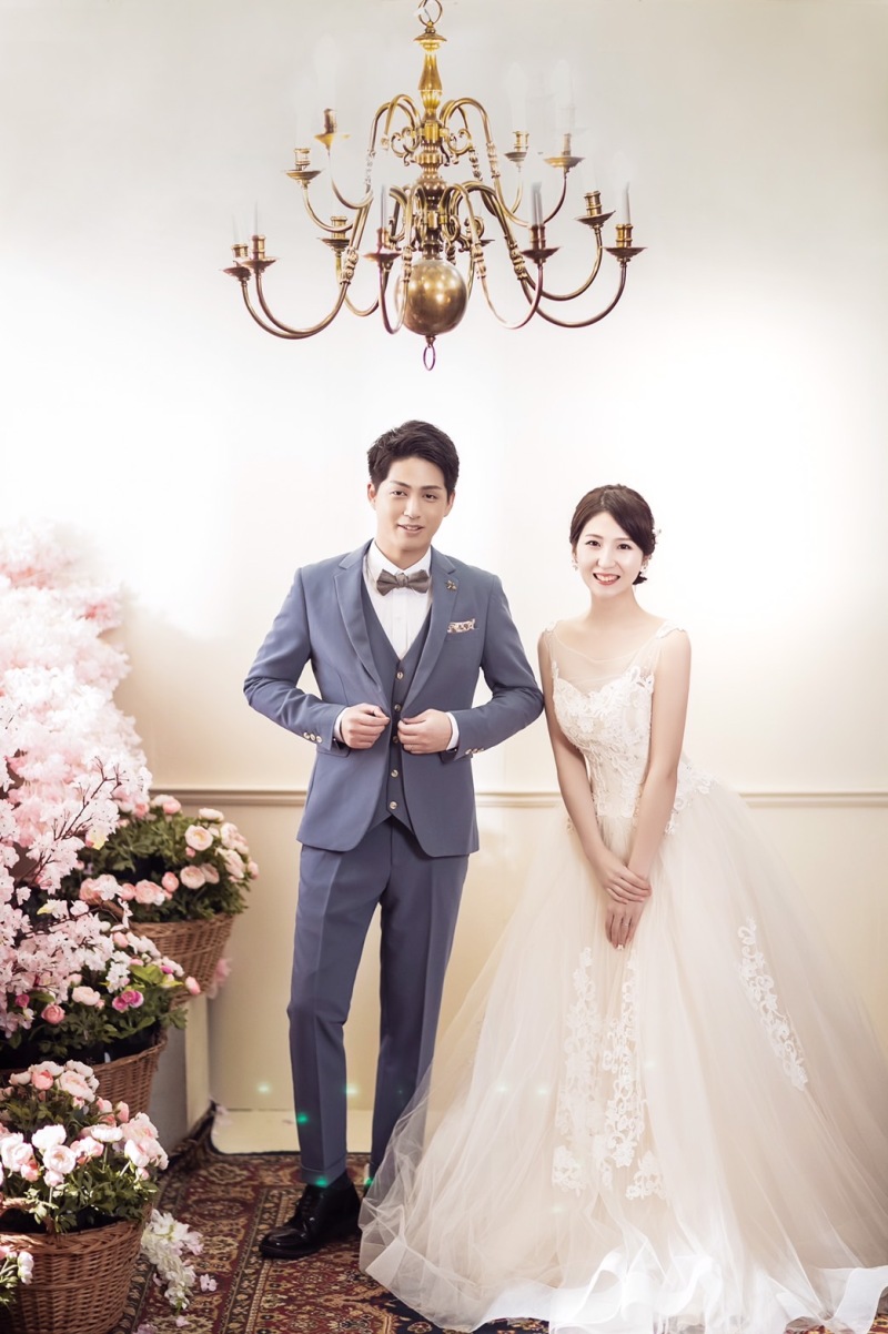 ラフなポージングで