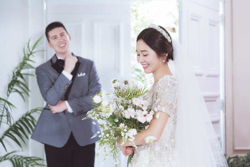 見つめられるご新婦様♡