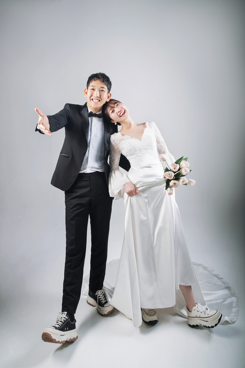 スニーカーを履いて