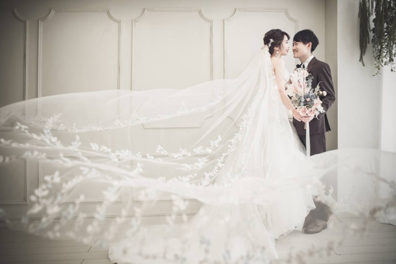 ベールをなびかせて