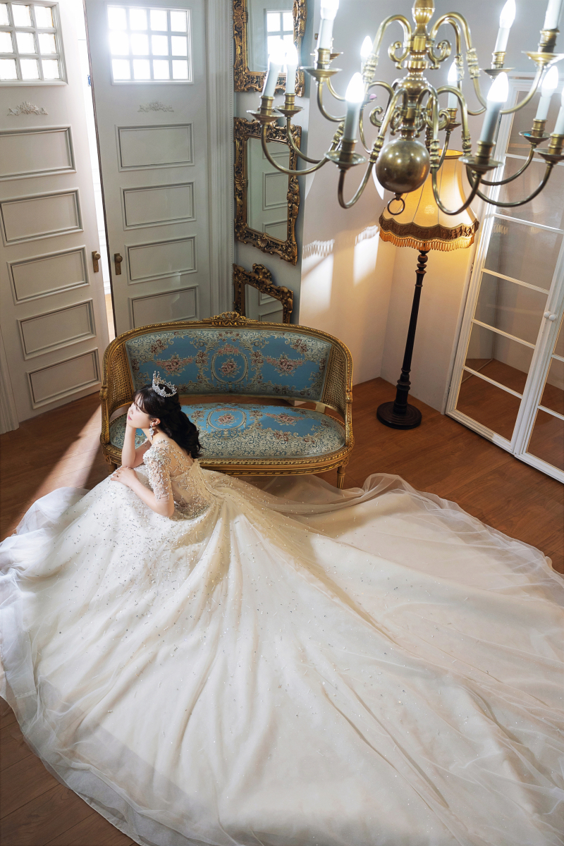 ボリュームドレスを広げて