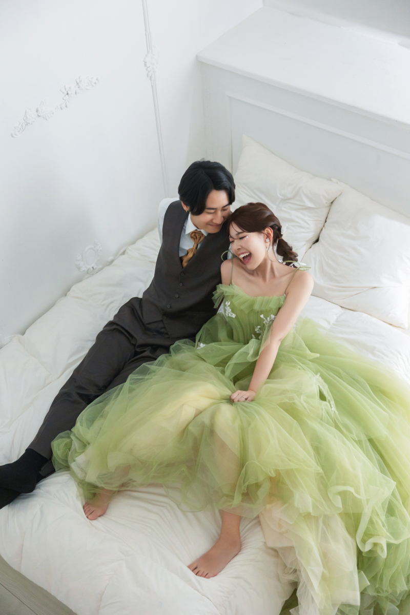 ベッドで一緒に座ったショット♪