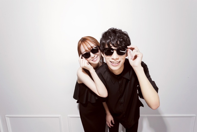 一緒にサングラスをかけて♪
