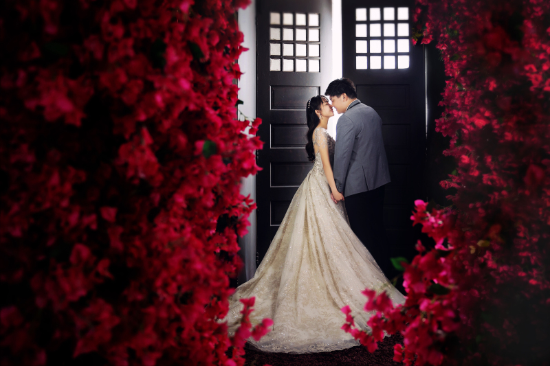 扉の隙間から差し込む光・・・♬