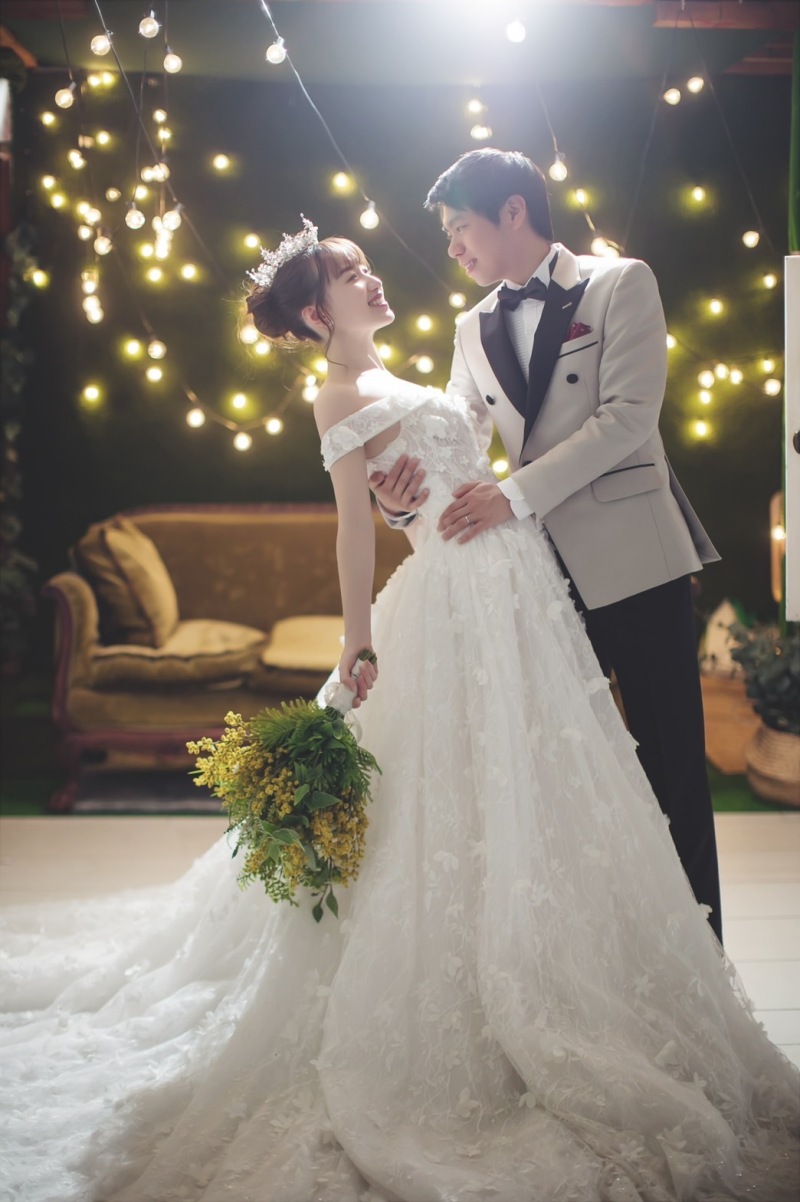 キラキラのイルミネーションの下で