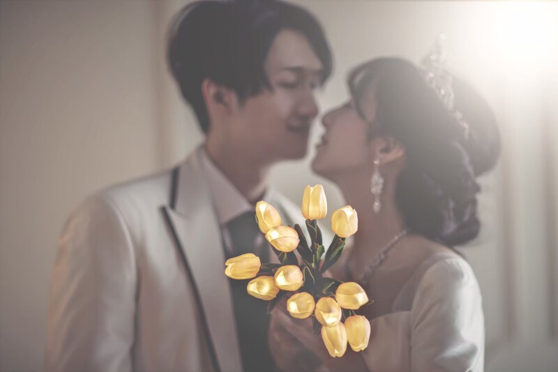 光るチューリップ