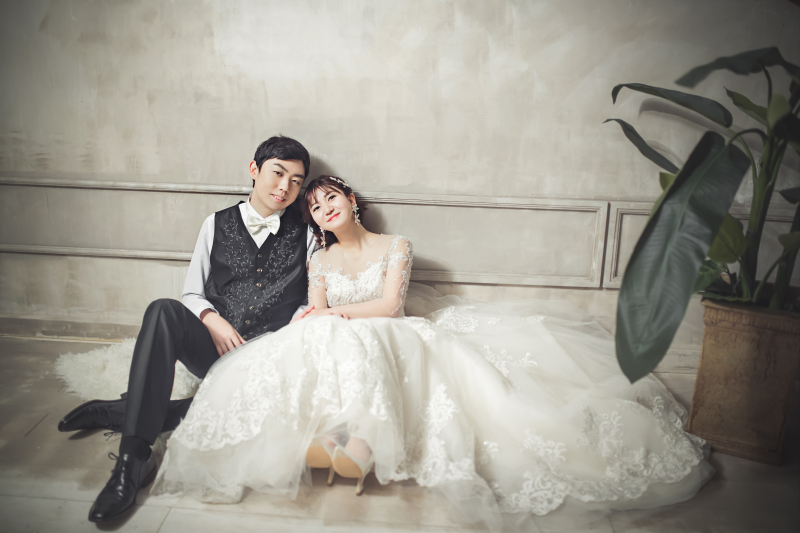 フワフワなドレスで座って