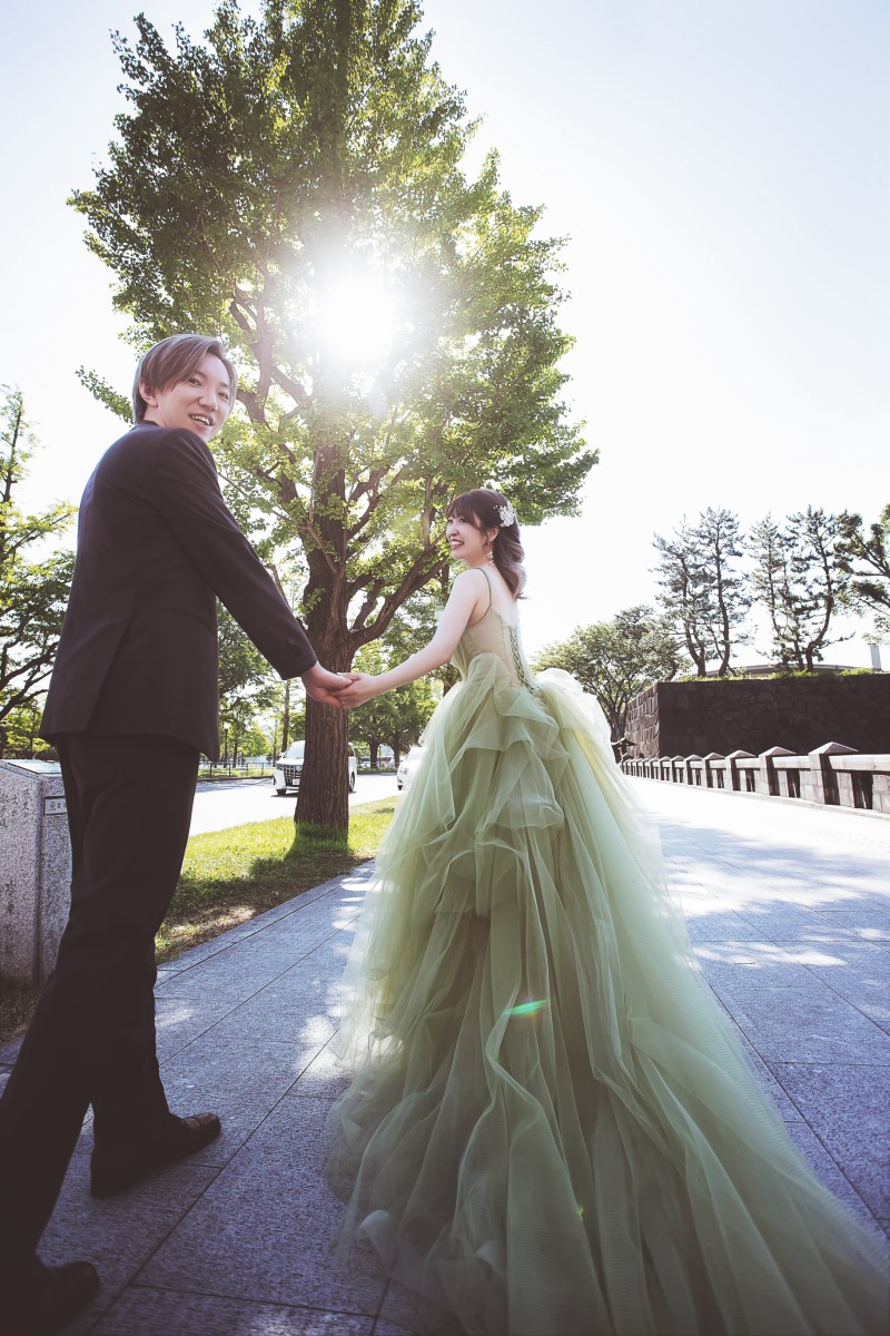 手をつなぎながら♡