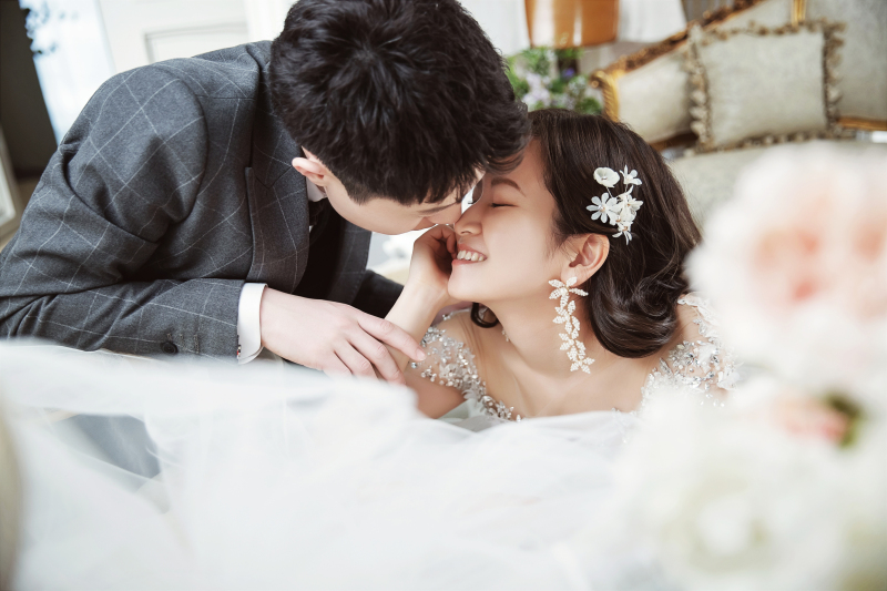 顔をちかづけて