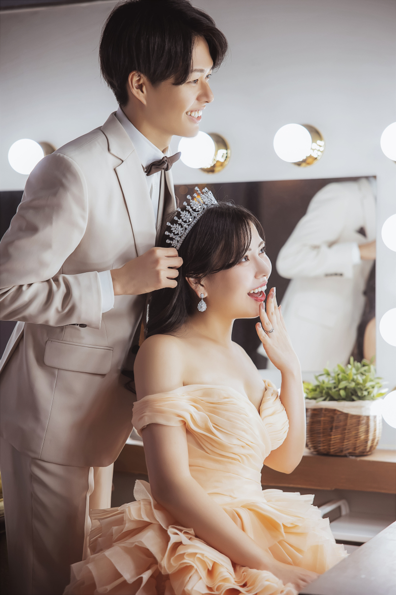 オレンジドレスでスタジオ撮影