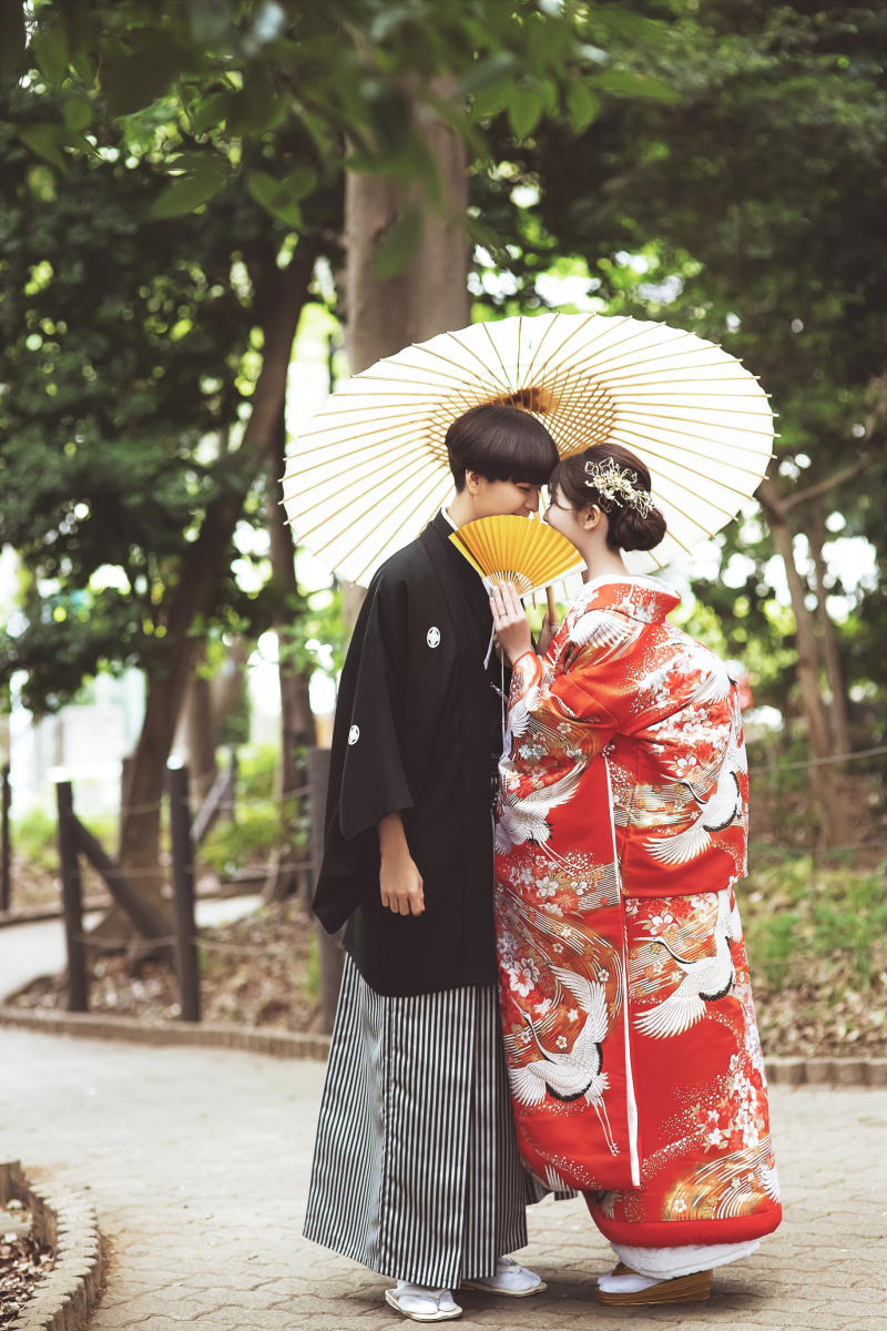 扇子でお顔を隠して・・・♡