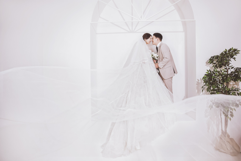 ベールをなびかせて