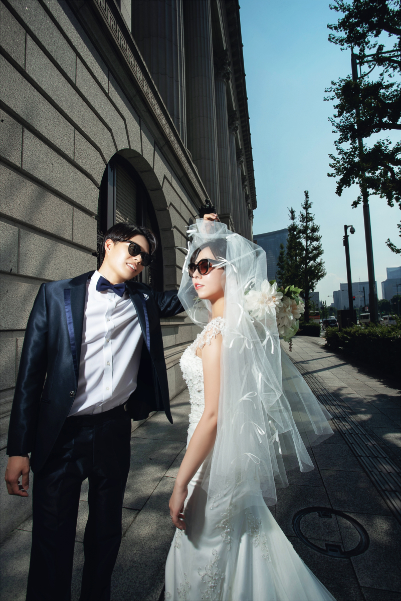 クールな表情も