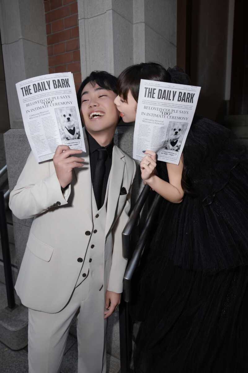 新聞紙で隠して内緒話