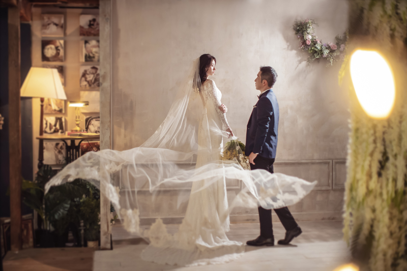 ベールをなびかせて