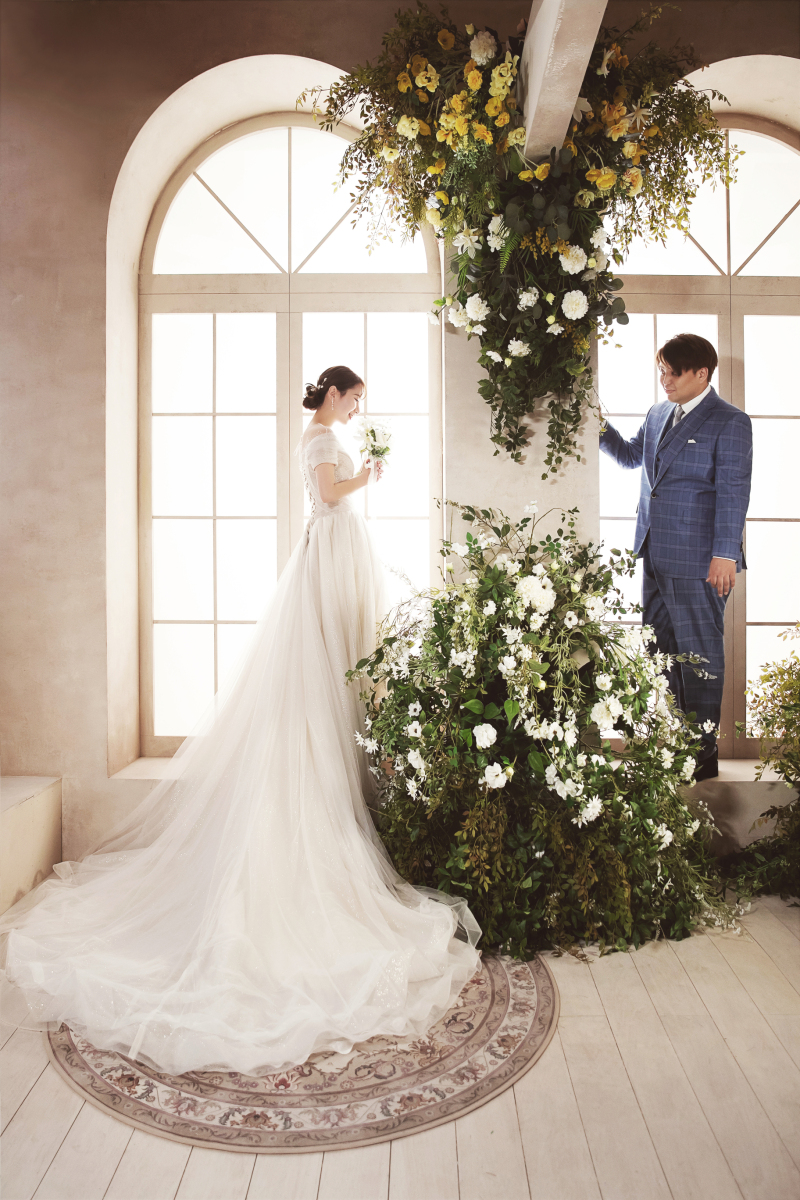 窓の前で見つめ合って♡