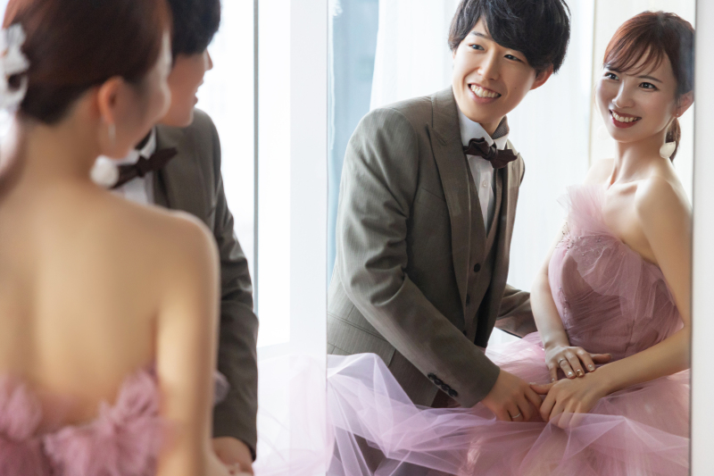 鏡で見つめあって