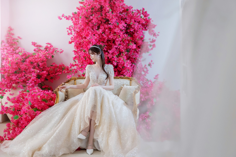 ピンクの花でご新婦様ソロショット