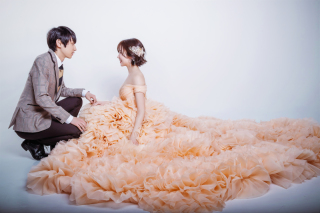 新作ドレスとふわふわオレンジドレス